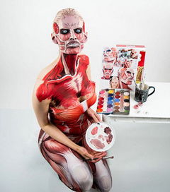 德國女子靠高超化妝技巧變身漫畫人物 耗時(shí)僅需2小時(shí)