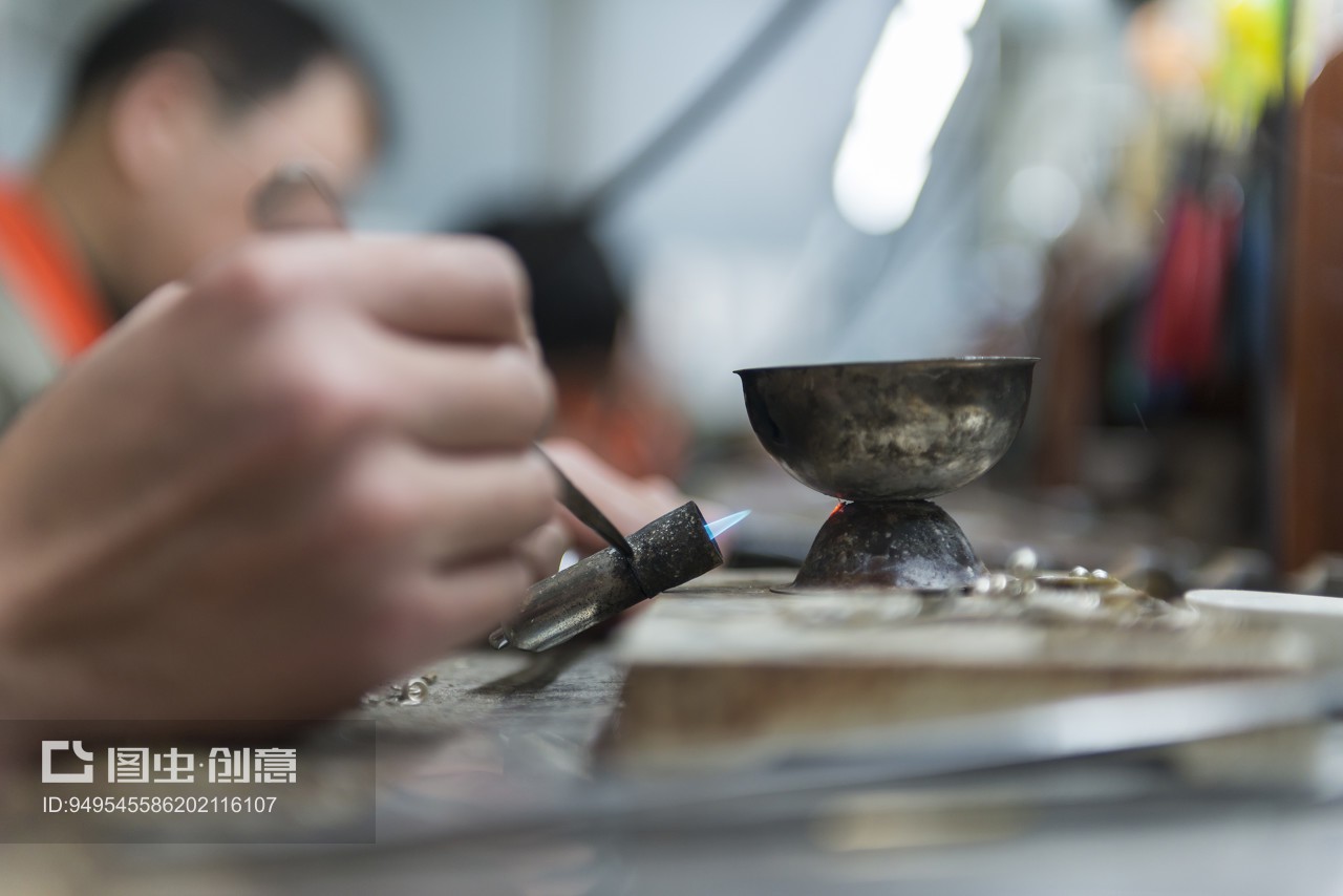 黃金首飾加工 從原材料到精美珠寶的藝術(shù)之旅
